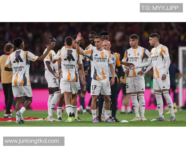 国王杯曼城小胜多特蒙德乌龙球引发争议判罚全场沸腾