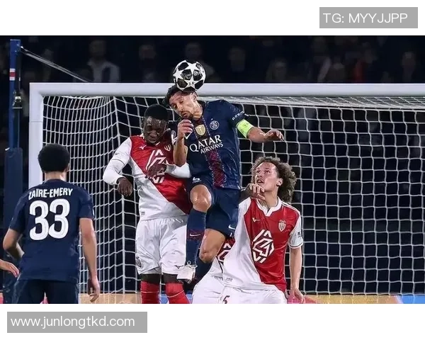 英超精彩对决：里昂大胜巴黎圣日耳曼神扑瞬间成比赛转折点